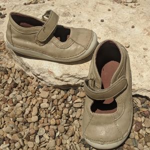 Stride rite gold shoes